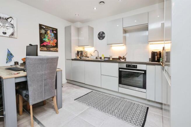 1 bed property, in Harborne Park Road, £160,000