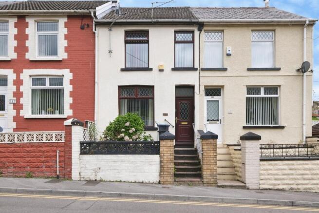 2 bed property, in Gladstone Street, £100,000