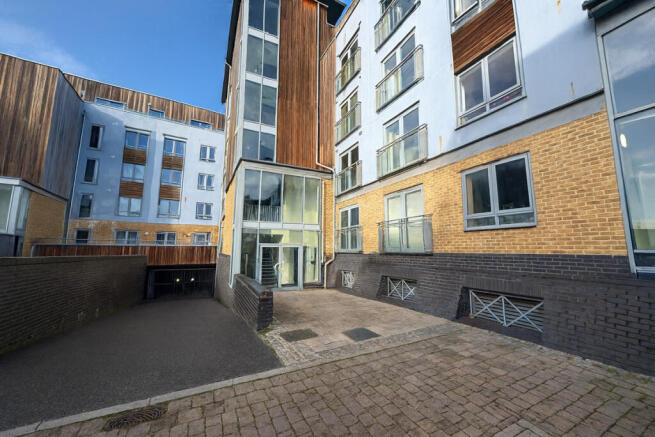 1 bed property, in Quayside Drive, £120,000
