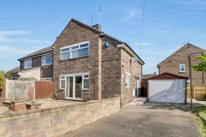 3 bed property, in Park Road East, £220,000
