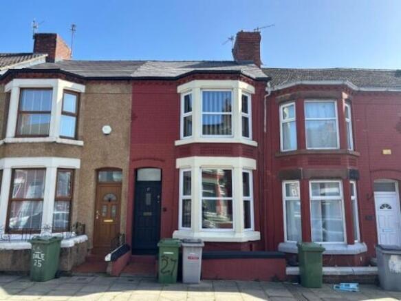 2 bed property, in 27 Rosedale Road, £90,000