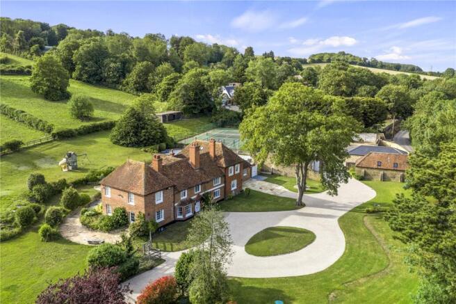 5 bed property, in Valley Road, £2,650,000