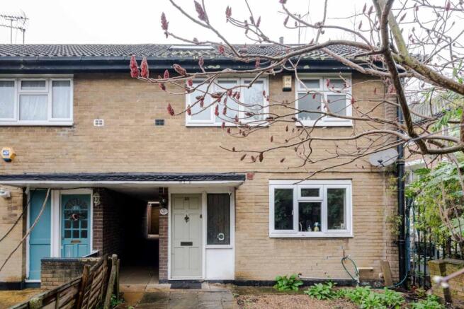 4 bed property, in Sidney Street, £695,000