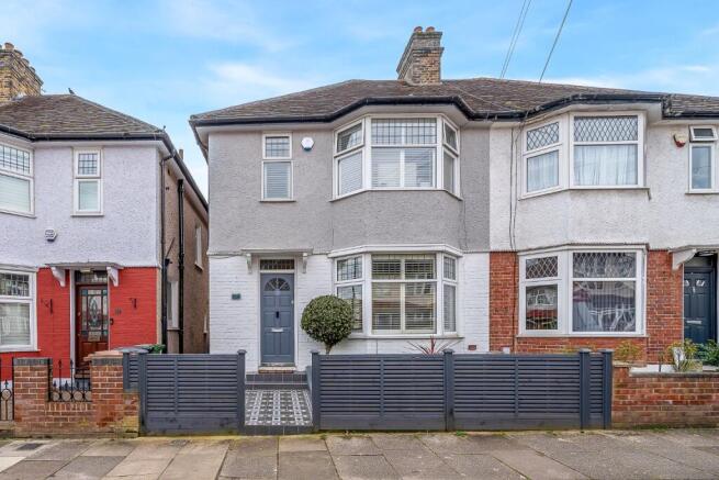 3 bed property, in Tatnell Road, £810,000