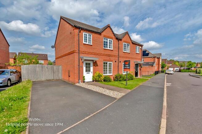 3 bed property, in Hawthorn Drive, £260,000