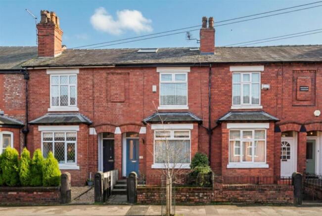 3 bed property, in Woodfield Road, £465,000