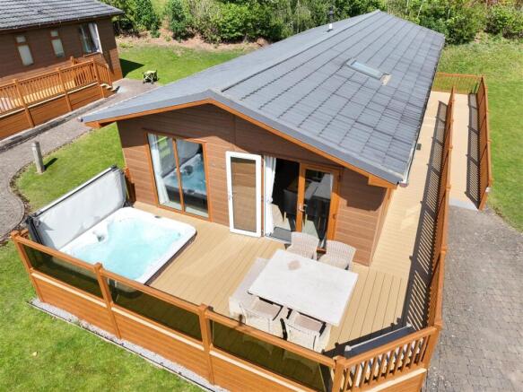 4 bed property, in Cheddar Woods, £165,000