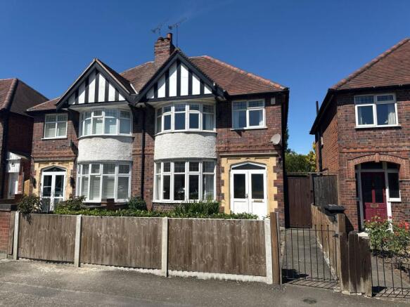 3 bed property, in Wyngate Drive, £275,000