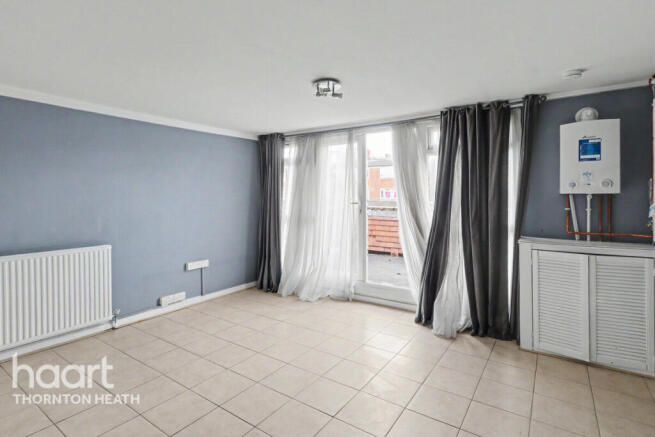 1 bed property, in Sadler Close, £190,000