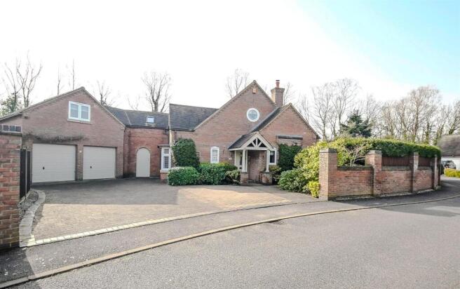 5 bed property, in The Cricketers, £850,000