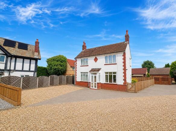 3 bed property, in High Street, £325,000