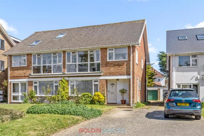 3 bed property, in The Paddock, £730,000