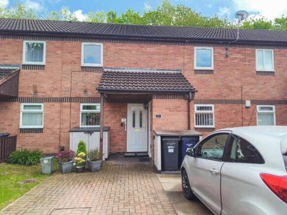 2 bed property, in Hazelmoor, £85,000