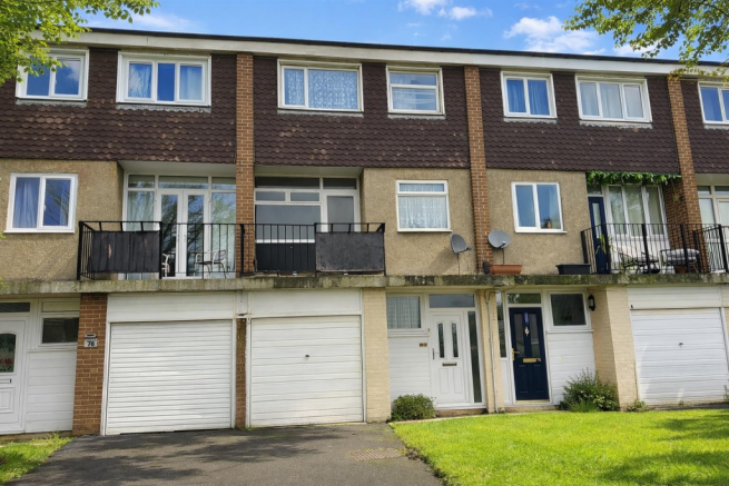 4 bed property, in Jedburgh Drive, £120,000