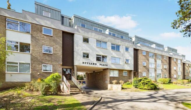 2 bed property, in The Rutts, £270,000
