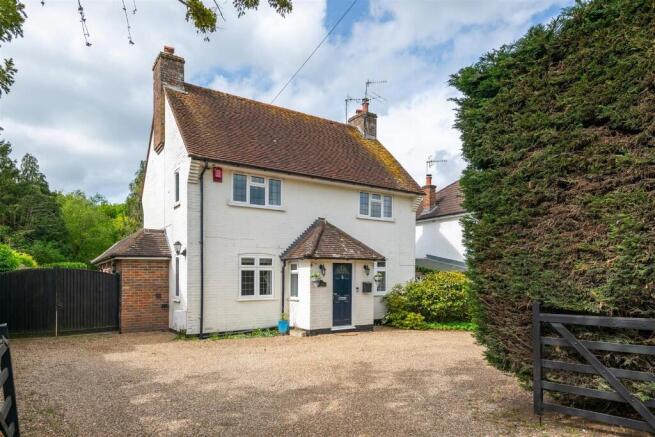 3 bed property, in Effingham Road, £675,000