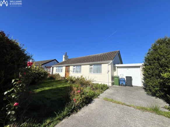 4 bed property, in Penbodeistedd, £239,950