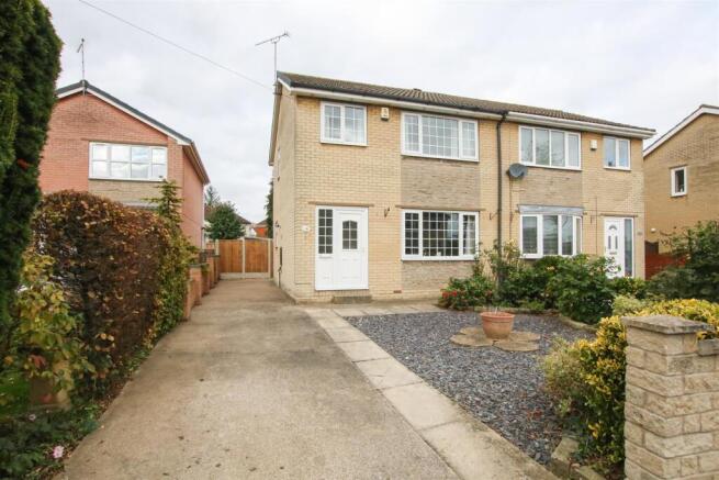 3 bed property, in Brook Way, £180,000