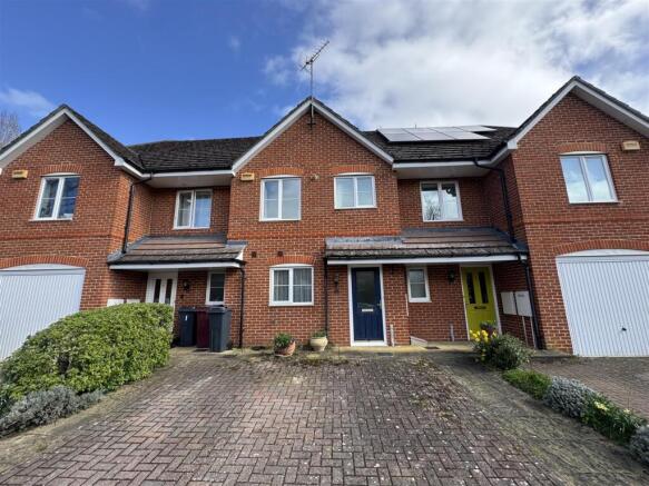 3 bed property, in Bluebell Gardens, £450,000