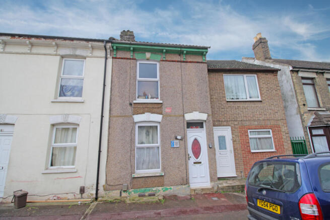 3 bed property, in Seymour Road ME5, £220,000