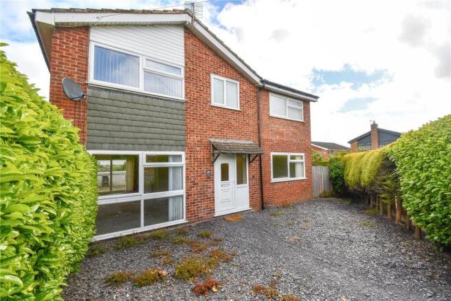 4 bed property, in Kylemore Drive, £350,000