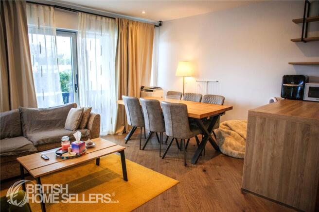 2 bed property, in Flagstaff Road, £420,000