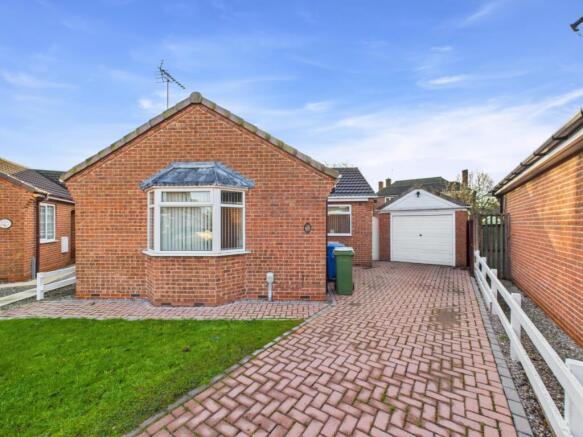 2 bed property, in Red House Farm, £190,000