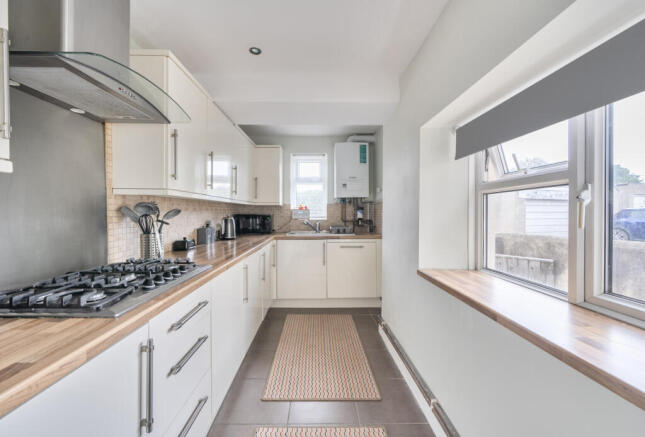2 bed property, in Radstock Road, £235,000