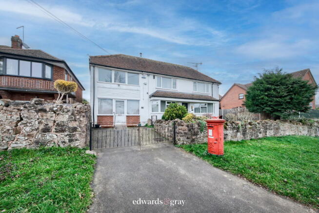 4 bed property, in Main Road, £725,000