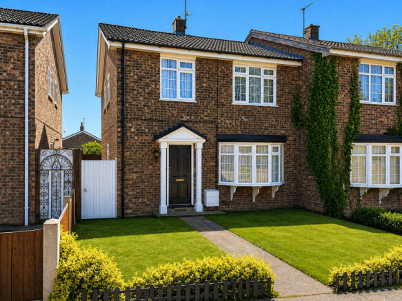 4 bed property, in Antonio Walk, £300,000