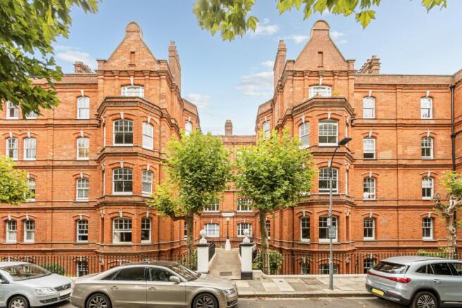 3 bed property, in Tennyson Mansions, £875,000