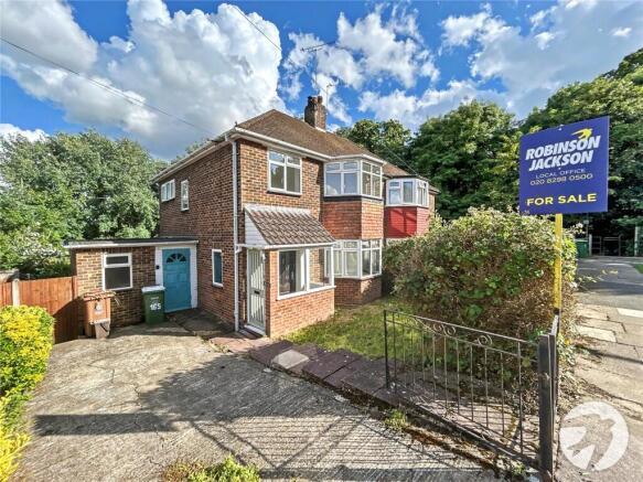 3 bed property, in Maylands Drive, £500,000