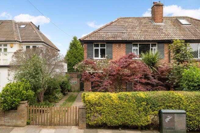 3 bed property, in Burnell Avenue, £1,050,000