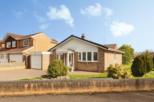 2 bed property, in Prospect Lane, £650,000