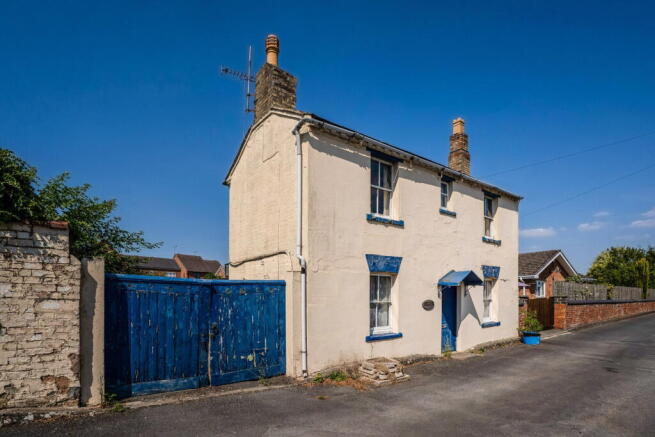 2 bed property, in Station Road, £375,000