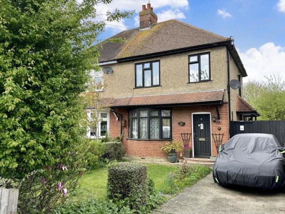 3 bed property, in Dorset Avenue, £450,000