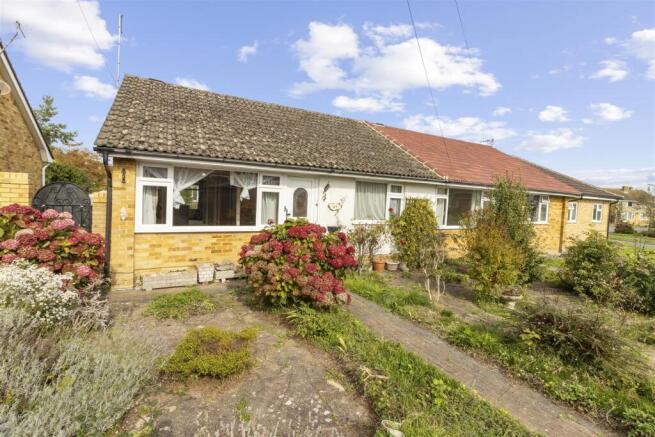 2 bed property, in Gosford Way, £280,000