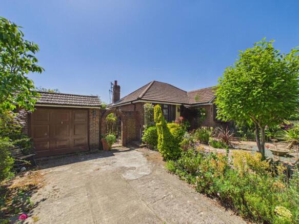2 bed property, in Hogarth Avenue, £450,000