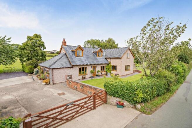 4 bed property, in Axton, £775,000