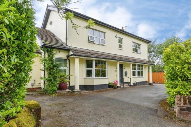 4 bed property, in Liverpool Road, £495,000