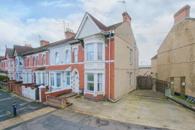 6 bed property, in County Road, £350,000