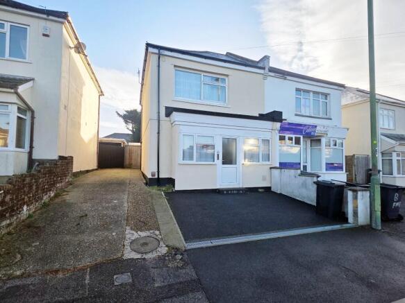 3 bed property, in Ripon Road, £300,000