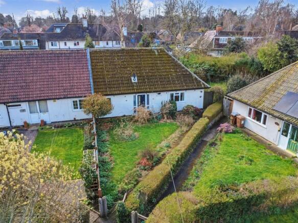 2 bed property, in Hawton Crescent, £230,000