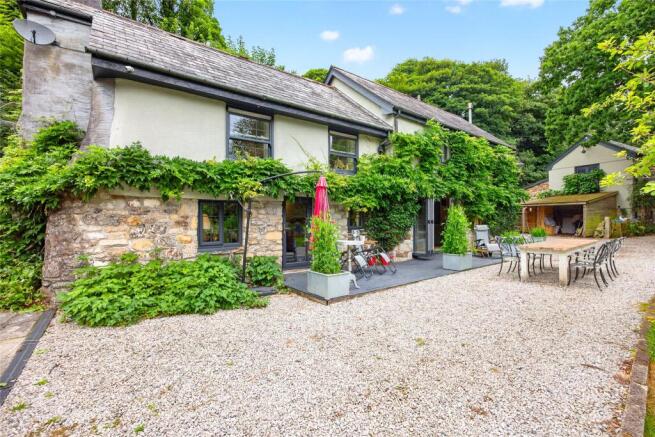 5 bed property, in Coombe, £1,000,000