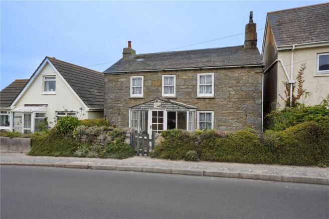 3 bed property, in Strand, £575,000