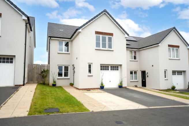 4 bed property, in Curlew Drive, £340,000