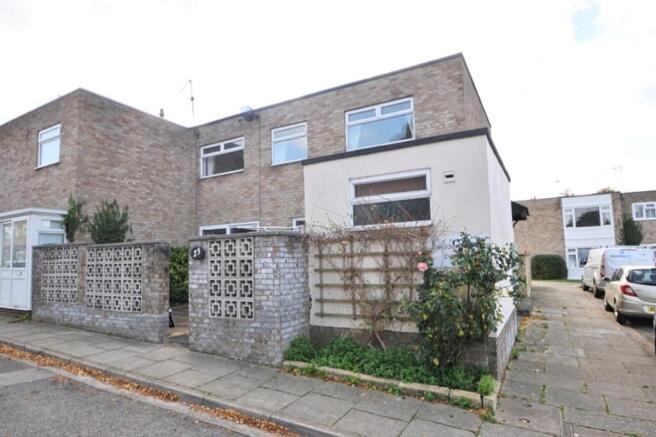 3 bed property, in St. Johns Court, £225,000