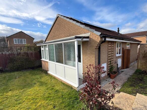 2 bed property, in Conroy Drive, £215,000