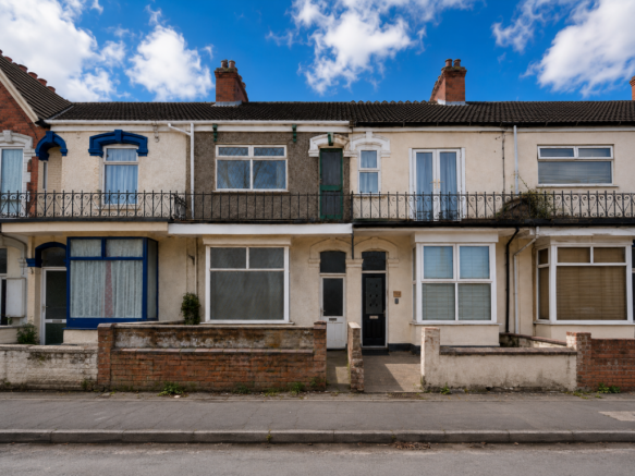 2 bed property, in 152 Durban Road, £5,000