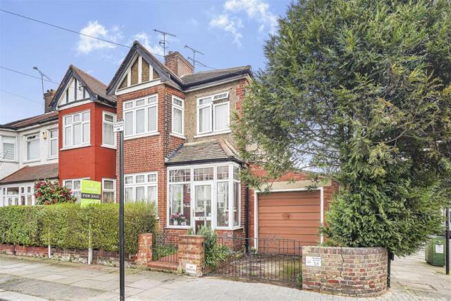3 bed property, in Perth Road, £650,000